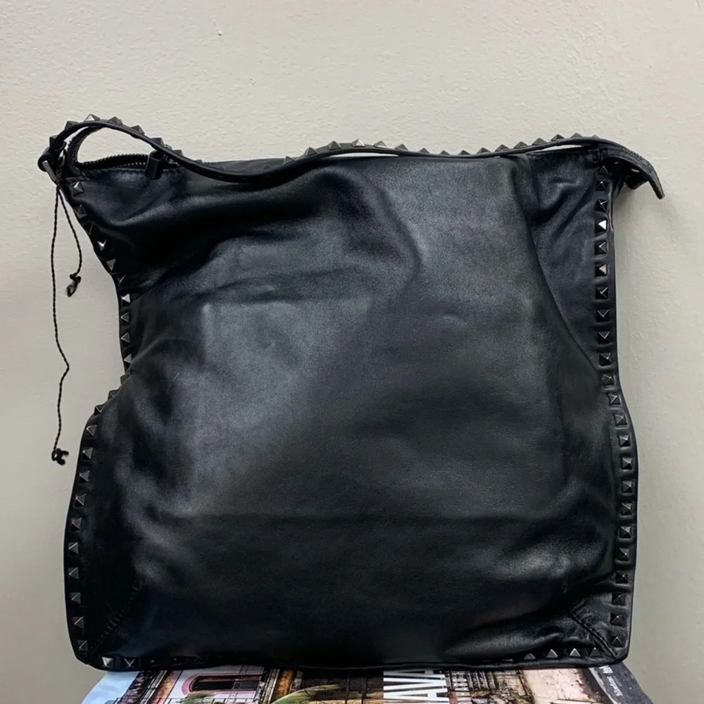 Valentino Garavani black leather Studded tote bag - Picture 7 of 9